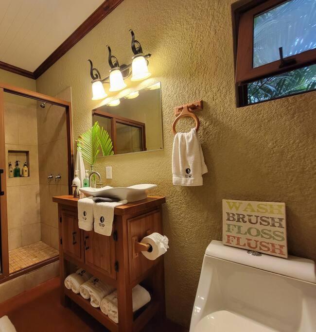 Vive Utila - Bed & Breakfast Exterior foto