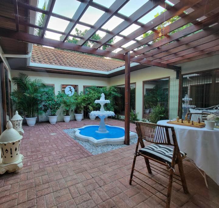 Vive Utila - Bed & Breakfast Exterior foto