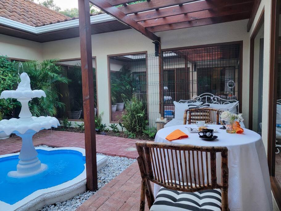 Vive Utila - Bed & Breakfast Exterior foto